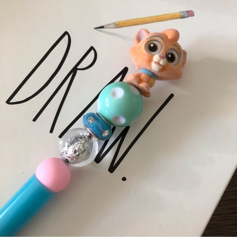 Disney Doorables: Oliver & Company: Oliver handmade beaded pen